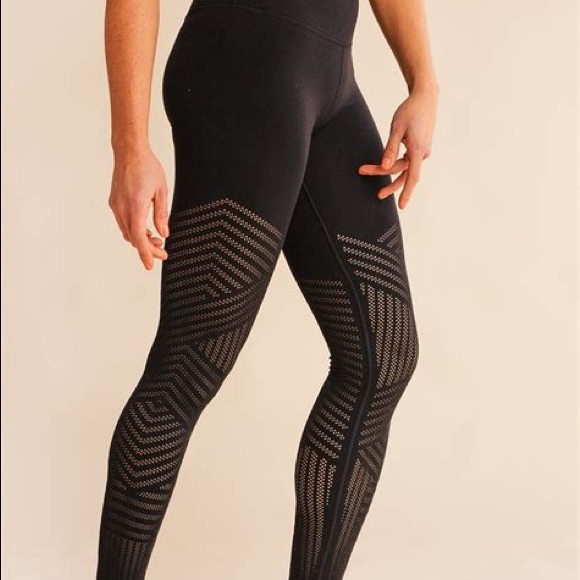 NWOT Lululemon Reveal Tight - Picture 2 of 4